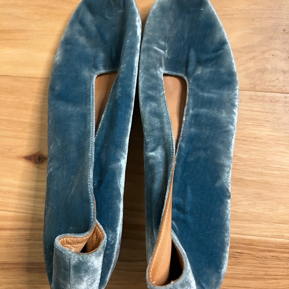 Martiniano blue velvet pumps